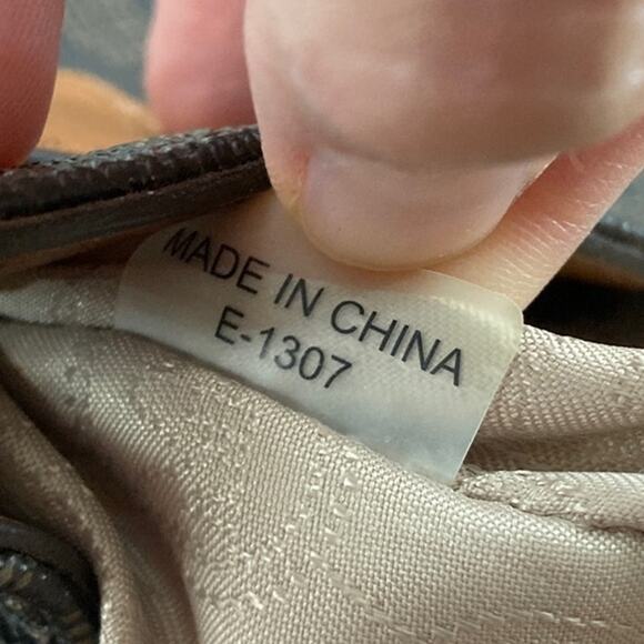 MICHAEL KORS SIGNATURE SAFFIANO LEATHER MEDIUM SHOULDER BAG - Picture 10 of 16